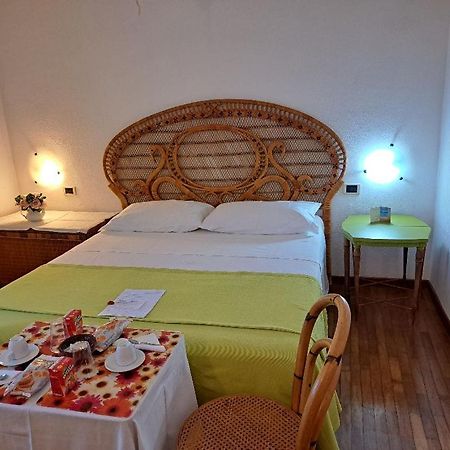 Bed and Breakfast Il Profumo Di Ginestre Olbia Exterior foto